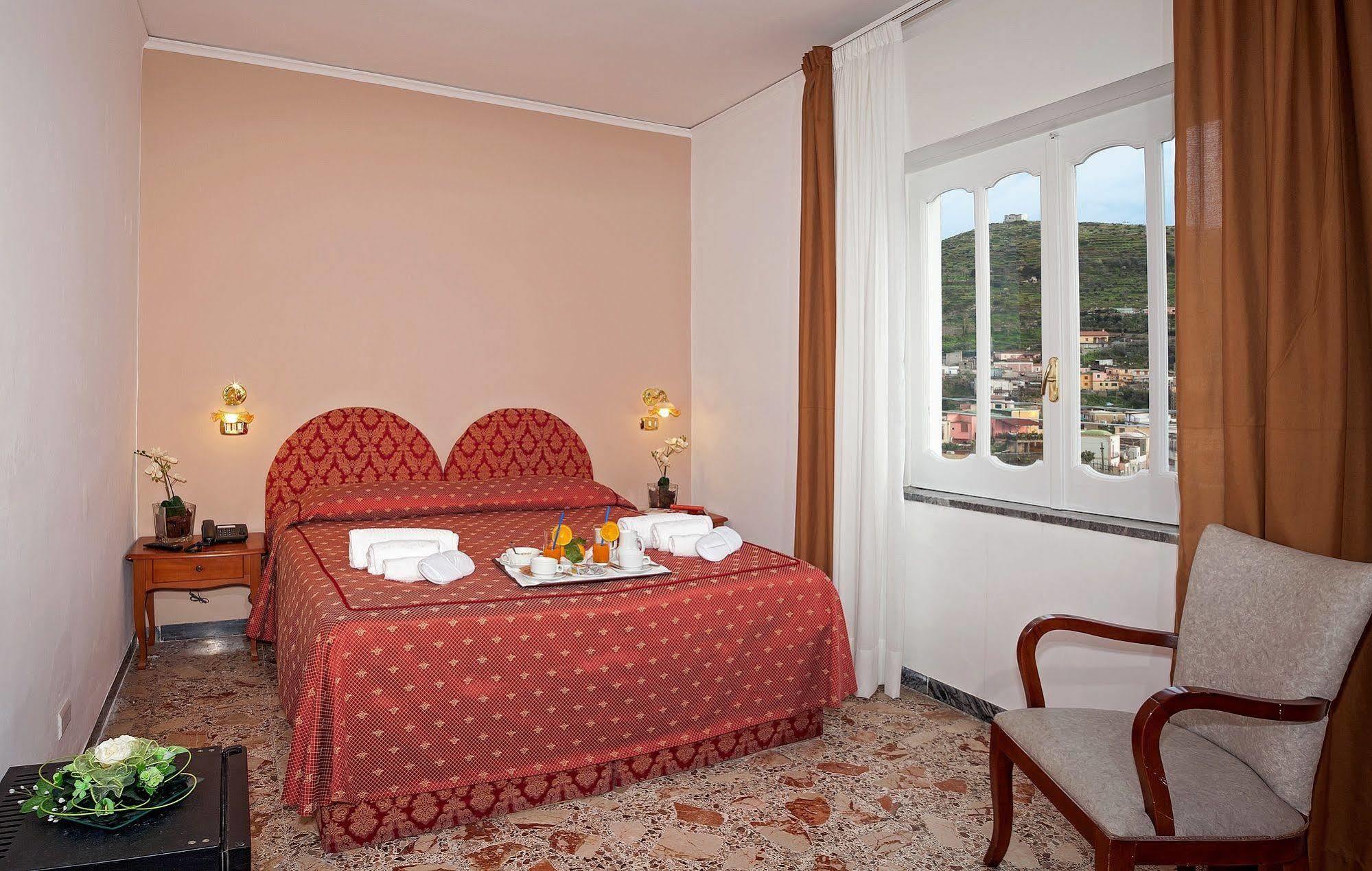 Hotel Caruso Massa Lubrense Extérieur photo